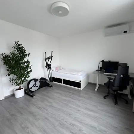 빌라 With Terrace & Private Garden 30 Min To Center *
