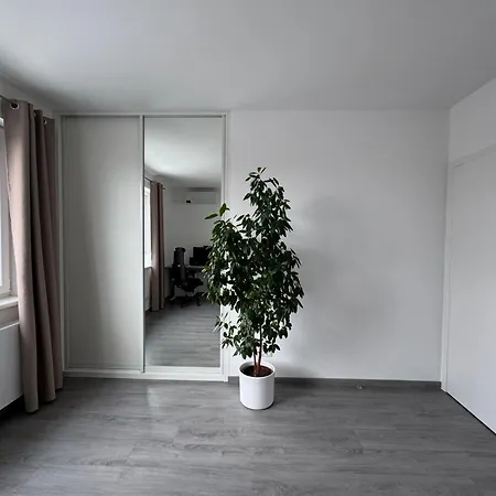 With Terrace & Private Garden 30 Min To Center 빌라 *