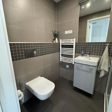 With Terrace & Private Garden 30 Min To Center